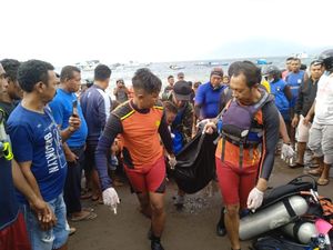 Nelayan Flores Timur Ditemukan Tewas di Kedalaman 30 Meter Nelayan Flores Timur Ditemukan Tewas di Kedalaman 30 Meter