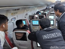 Usir Bosan, Timnas Indonesia Main Congklak di Pesawat