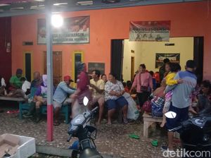 Nestapa Warga Indramayu Sambut Tahun Baru dalam Bayang Gelombang Laut Nestapa Warga Indramayu Sambut Tahun Baru dalam Bayang Gelombang Laut