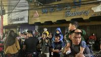 Antusias Warga Medan Menunggu Pesta Kembang Api