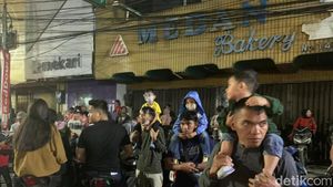 Antusias Warga Medan Menunggu Pesta Kembang Api
