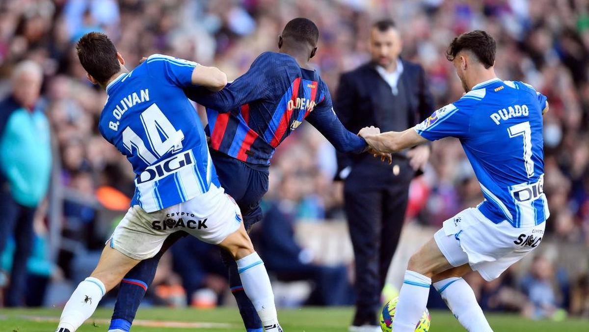 Barcelona tampil buruk di Derby Catalan (AFP via Getty Images/PAU BARRENA)