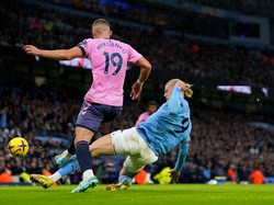 Tekel Brutal Haaland Tak Berbuah Kartu Merah