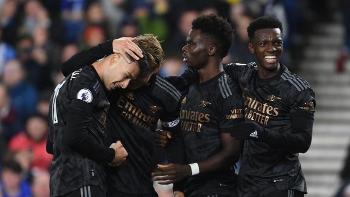 BRIGHTON, ENGLAND - DECEMBER 31: (L) Gabriel Martinelli celebrates scoring the 4th Arsenal goal with (2ndL) Martin Odegaard, (2ndR) Bukayo Saka and (R) Eddie Nketiah during the Premier League match between Brighton & Hove Albion and Arsenal FC at American Express Community Stadium on December 31, 2022 in Brighton, England. (Photo by Stuart MacFarlane/Arsenal FC via Getty Images)
