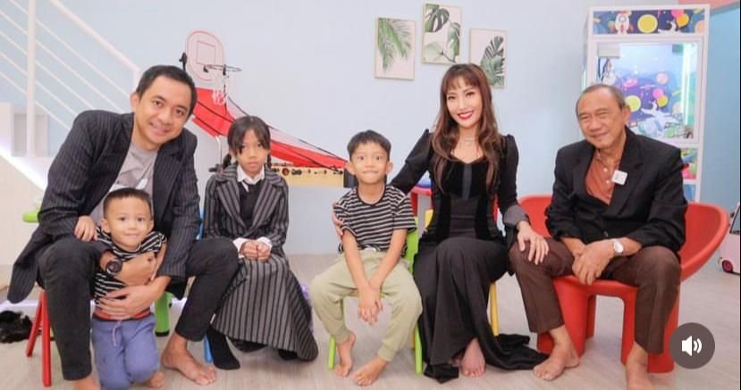 Artis Tanah Air Rayakan Tahun Baru