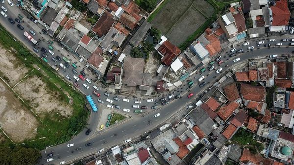 Begini Foto Udara Arus Balik Libur Nataru di Tol Cileunyi