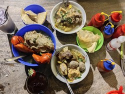 Nikmat Banget! Di Denpasar Ada Bakso Kepiting Super Jumbo Seberat 1/2 Kg