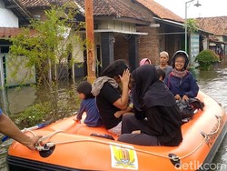 Banjir di Tirto Pekalongan Semakin Tinggi, Ratusan Warga Mengungsi