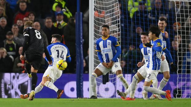 BRIGHTON, ENGLAND - DECEMBER 31: Martin Odegaard of Arsenal scores the team's second goal during the Premier League match between Brighton & Hove Albion and Arsenal FC at American Express Community Stadium on December 31, 2022 in Brighton, England. (Photo by Mike Hewitt/Getty Images)