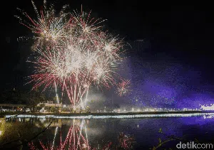 Gegap-Gempita Pesta Kembang Api di TMII