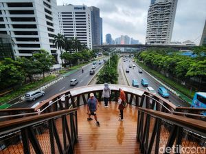 Jalan Protokol Jakarta Terpantau Lengang di Hari Pertama 2023