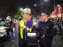 Waduh! Kasat Lantas Surabaya Ditabrak Pocong Mabuk di Malam Tahun Baru