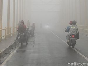 Waspada! Kawasan Cukang Monteng Bandung Diselimuti Kabut Tebal