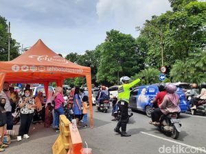 KBS Dibanjiri Pengunjung Awal 2023, Lalin Macet Mulai Wonokromo-Diponegoro