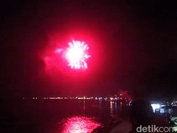 Keseruan Warga Banyuwangi Rayakan Dua Kali Tahun Baru di Selat Bali