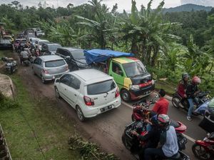 Waduh! Jalur Mancak-Anyer Macet Dua Kilometer