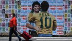 Poster Seni Pele Peluk Tokoh-tokoh Populer Dunia