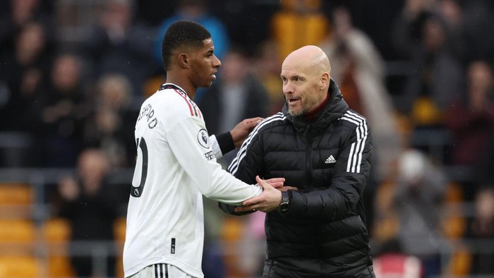 WOLVERHAMPTON, ENGLAND - DECEMBER 31: Erik Ten Hag the manager / head coach of Manchester United celebrates at full time with Marcus Rashford of Manchester United during the Premier League match between Wolverhampton Wanderers and Manchester United at Molineux on December 31, 2022 in Wolverhampton, United Kingdom. (Photo by Matthew Ashton - AMA/Getty Images)
