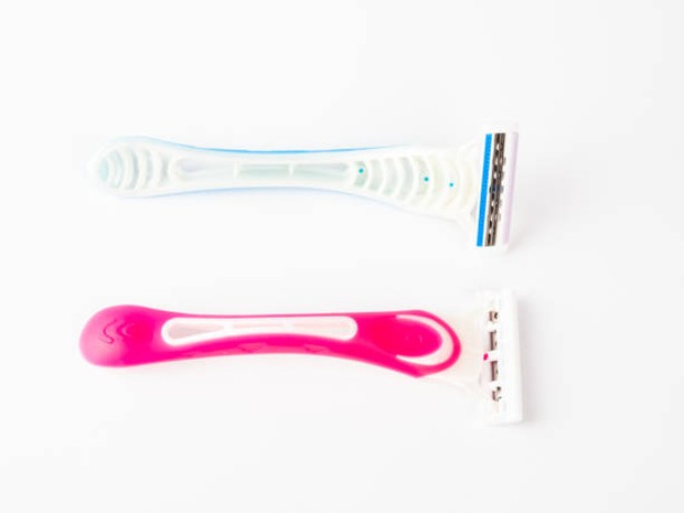 Menggunakan Alat Cukur yang Kurang Tepat