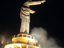 Semak Belukar Kawasan Patung Yesus Toraja Terbakar gegara Petasan Tahun Baru