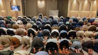 Pegawai BSI Sujud Syukur Serentak