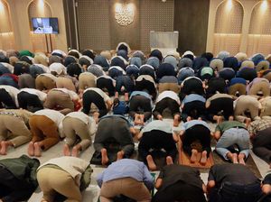 Pegawai BSI Sujud Syukur Serentak