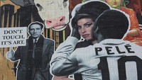 Luis Bueno juga membuat poster Pele yang memeluk penyanyi Inggris, mendiang Amy Winehouse. (Foto: Getty Images/Alexandre Schneider)