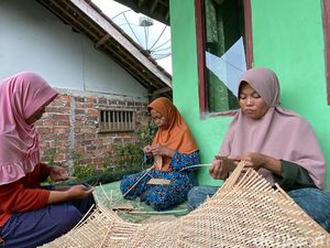 Merawat Asa Perajin Anyaman Bambu di Sukabumi Merawat Asa Perajin Anyaman Bambu di Sukabumi