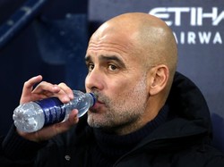 Sindir Momen Terpeleset Steven Gerrard, Guardiola Minta Maaf