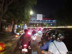 Perayaan Tahun Baru 2023 di Surabaya Sisakan 2,2 Ton Sampah Perayaan Tahun Baru 2023 di Surabaya Sisakan 2,2 Ton Sampah