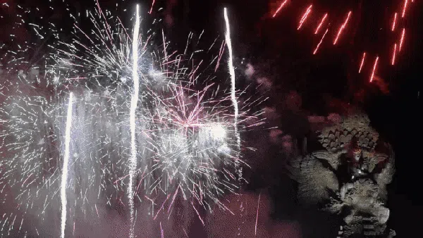 Lihat Lagi Meriahnya Pesta Kembang Api di Berbagai Wilayah Indonesia