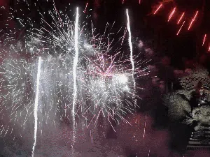 Lihat Lagi Meriahnya Pesta Kembang Api di Berbagai Wilayah Indonesia