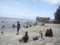 Harga Tiket Pantai Cermin, Jam Buka, serta Aktivitas Menarik di Sana
