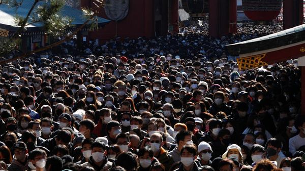 Ribuan Orang Kunjungi Kuil Senso-ji Tokyo, Ada Apa?