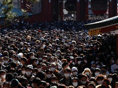 Ribuan Orang Kunjungi Kuil Senso-ji Tokyo, Ada Apa?