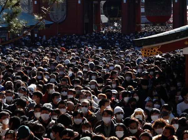 Ribuan Orang Kunjungi Kuil Senso-ji Tokyo, Ada Apa?