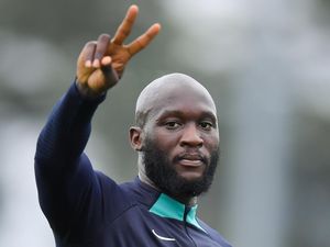 Berilah Lukaku Kesempatan, Chelsea!