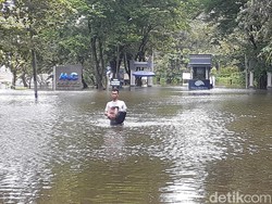 Hari Keempat, Banjir Masih Rendam Kawasan Pantai Marina Semarang