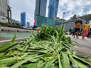 Taman yang Rusak di Bundaran HI Diperbaiki