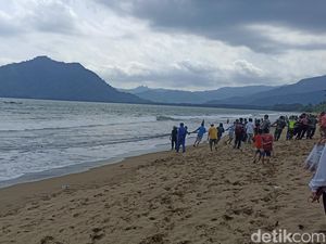 3 Wisatawan yang Sempat Tergulung Ombak Pantai Prigi Sudah Dipulangkan 3 Wisatawan yang Sempat Tergulung Ombak Pantai Prigi Sudah Dipulangkan