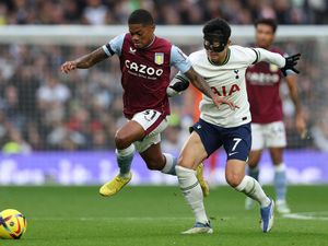 Tottenham Vs Villa Masih Tanpa Gol Tottenham Vs Villa Masih Tanpa Gol