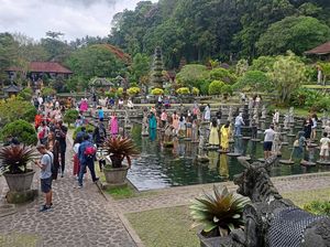 Kunjungan Wisdom ke Taman Tirta Gangga Meningkat Saat Tahun Baru Kunjungan Wisdom ke Taman Tirta Gangga Meningkat Saat Tahun Baru