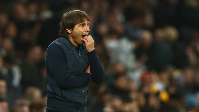 LONDON, ENGLAND - JANUARY 01:  Tottenham Hotspur Manager Antonio Conte reacts during the Premier League match between Tottenham Hotspur and Aston Villa at Tottenham Hotspur Stadium on January 1, 2023 in London, United Kingdom. (Photo by Chris Brunskill/Fantasista/Getty Images)