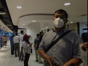 Antrean SIM Corner di Tunjungan Plaza Awal Tahun Membludak