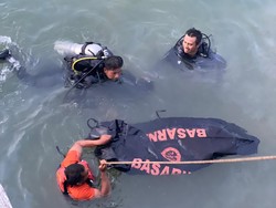 Mobil Tabrak Rumah hingga Terjun ke Laut di Balikpapan, Pengemudi Tewas