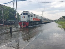 Daop 8 Sebut Jalur KA Terimbas Banjir Semarang Sudah Bisa Dilewati