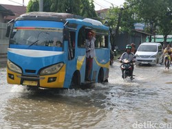 Jalan Kudus-Purwodadi Banjir Sepanjang 2 Km, Lalu Lintas Padat Merayap