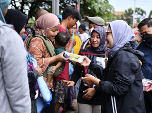 Bupati Tinjau Korban Banjir Rob dan Gelombang Pasang di Indramayu