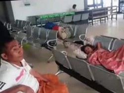 Calon Penumpang yang Terlantar di Pelabuhan Situbondo Mengeluh Kehabisan Bekal