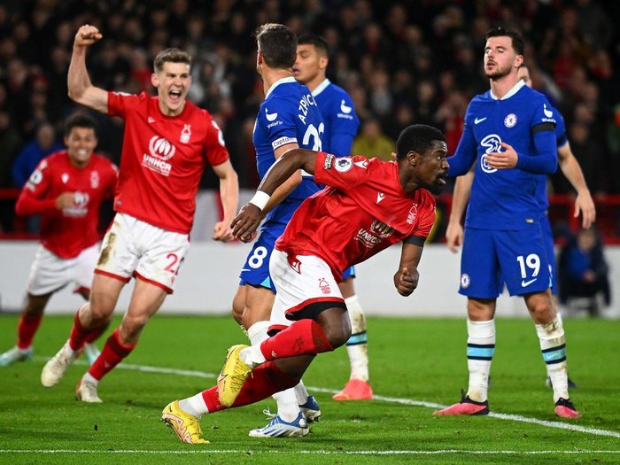 NOTTINGHAM, ENGLAND - JANUARY 01:  Serge Aurier of Nottingham Forest celebrates after scoring their sides first goal  during the Premier League match between Nottingham Forest and Chelsea FC at City Ground on January 01, 2023 in Nottingham, England. (Photo by Clive Mason/Getty Images)